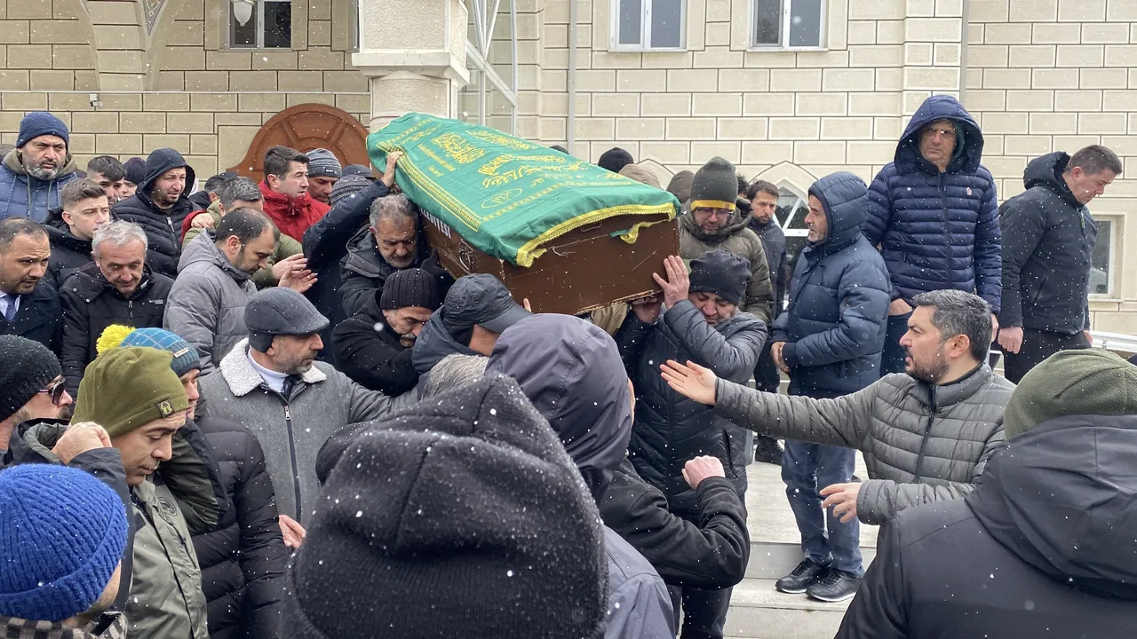 Anne yüreği evlat acısına dayanamadı… Cenazede yürek yakan detay