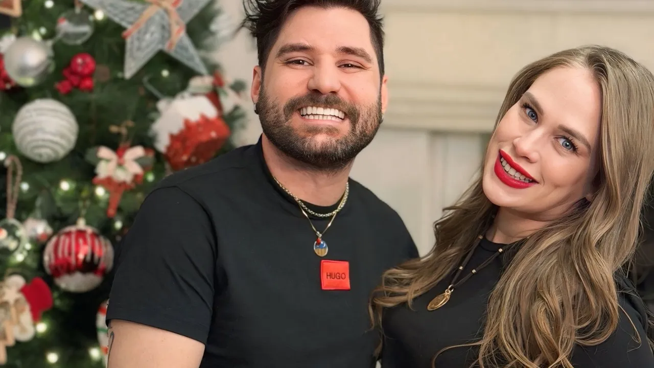 Begüm Öner ve Ceyhun Fersoy ilk çocuklarını kucağına aldı