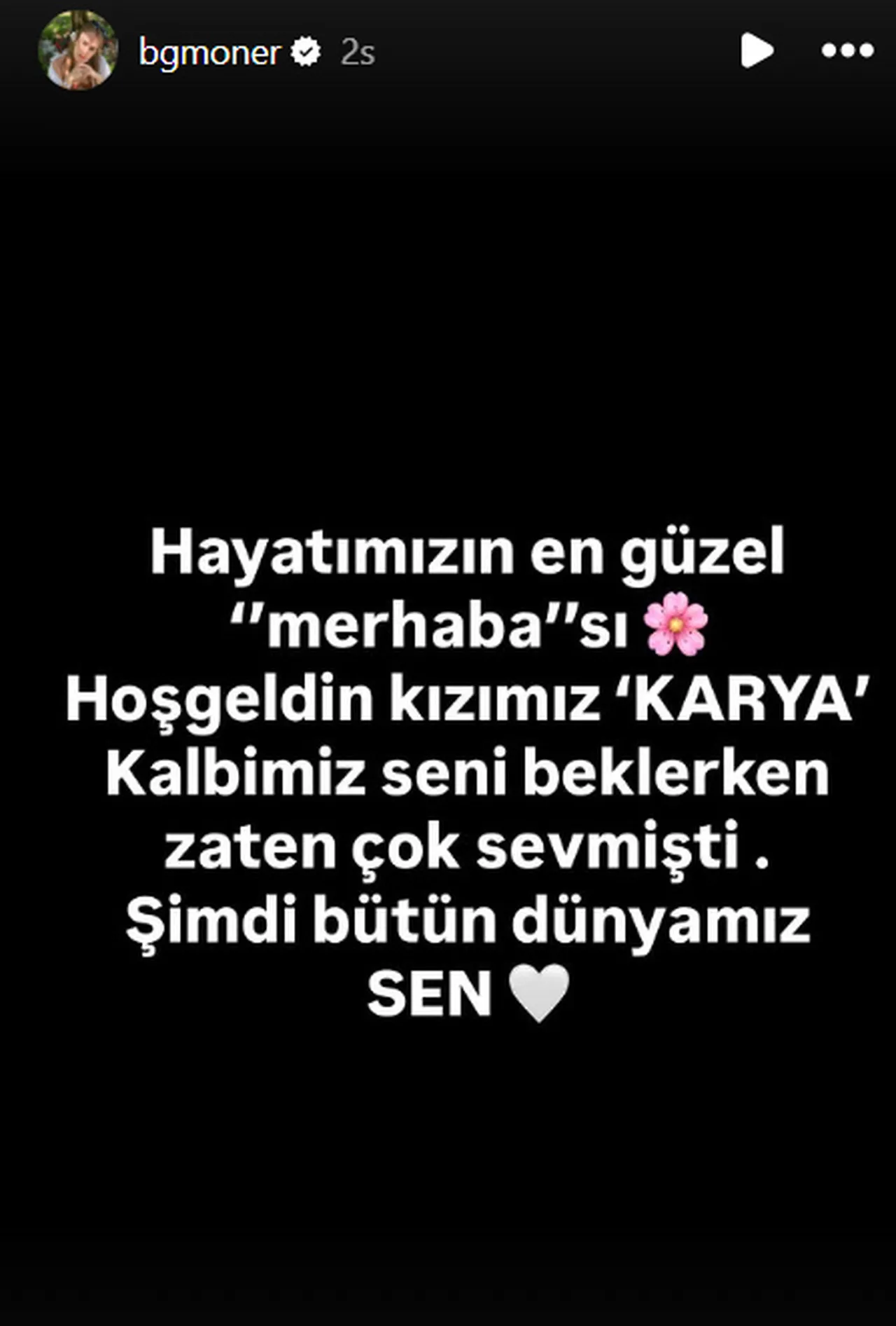 Begüm Öner ve Ceyhun Fersoy ilk çocuklarını kucağına aldı