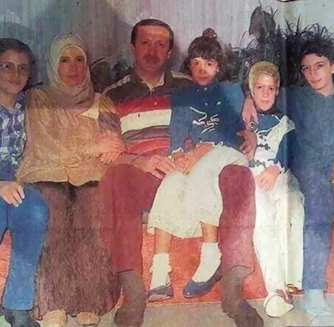 Cumhurbaşkanı Erdoğan'a doğum günü videosu! Tüm ailesi ve çocukluk yılları yer aldı