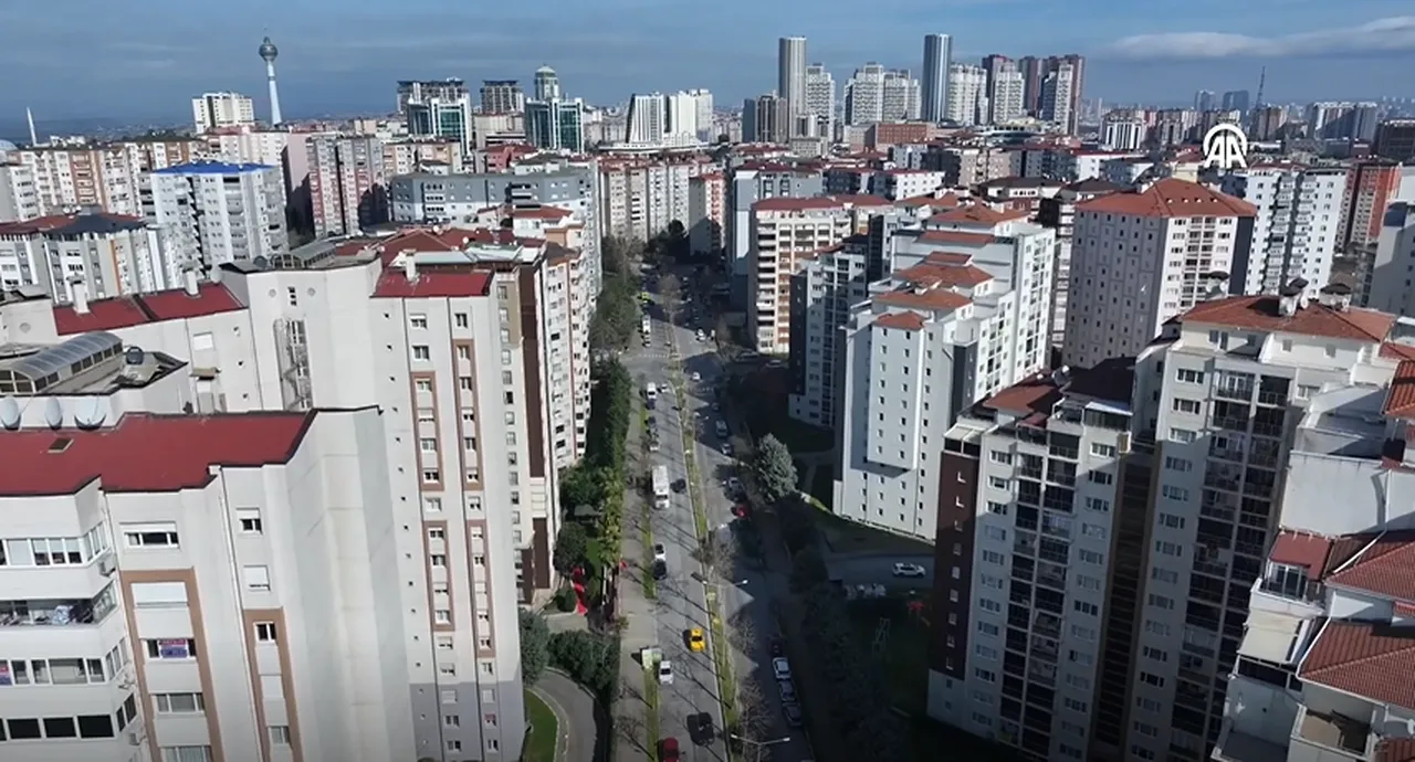 İstanbulun en kalabalık mahallesi! 3 ili birden geride bıraktı: 111 bin 164 kişi yaşıyor