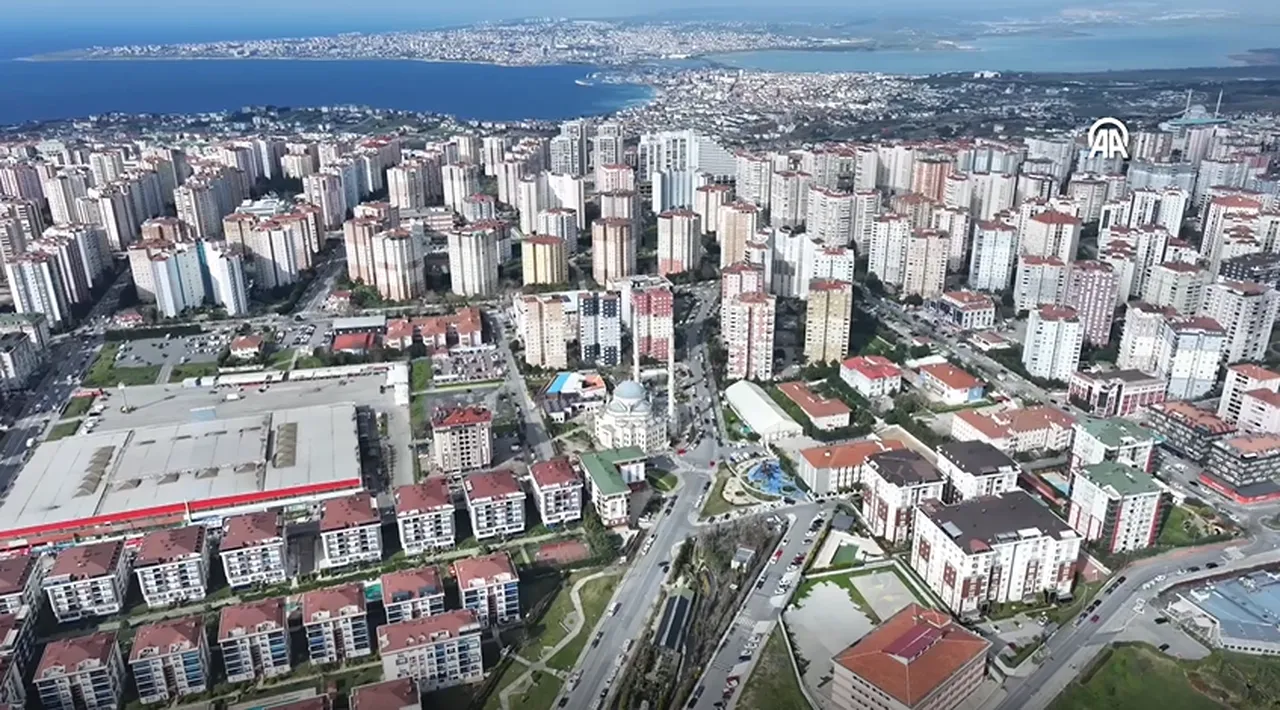 İstanbulun en kalabalık mahallesi! 3 ili birden geride bıraktı: 111 bin 164 kişi yaşıyor