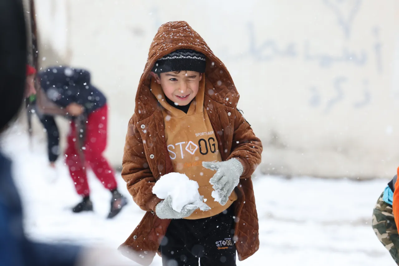 Kar yağışı eğitimi vurdu! Valilikler açıkladı, tatil haberleri peş peşe geldi