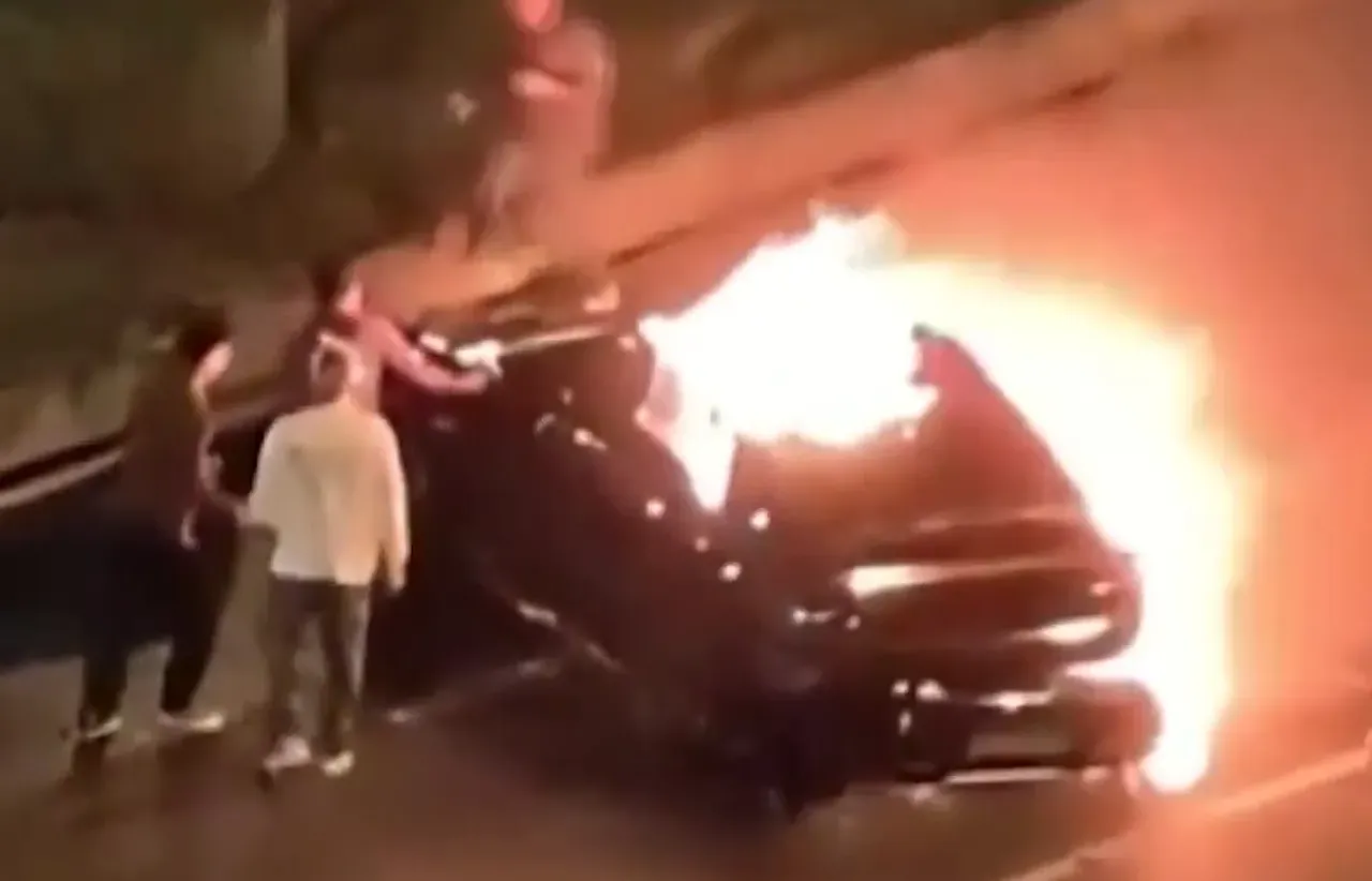 Kaza raporu ortaya çıktı! Kaza sonrasında elektrikli aracın kapıları açılmadı, sürücü yanarak öldü