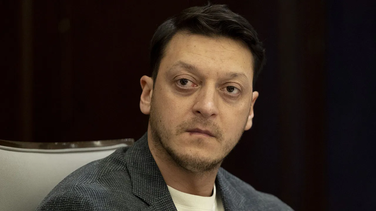 Mesut Özil'den Fenerbahçe itirafı: Sinirlendim, üzüldüm