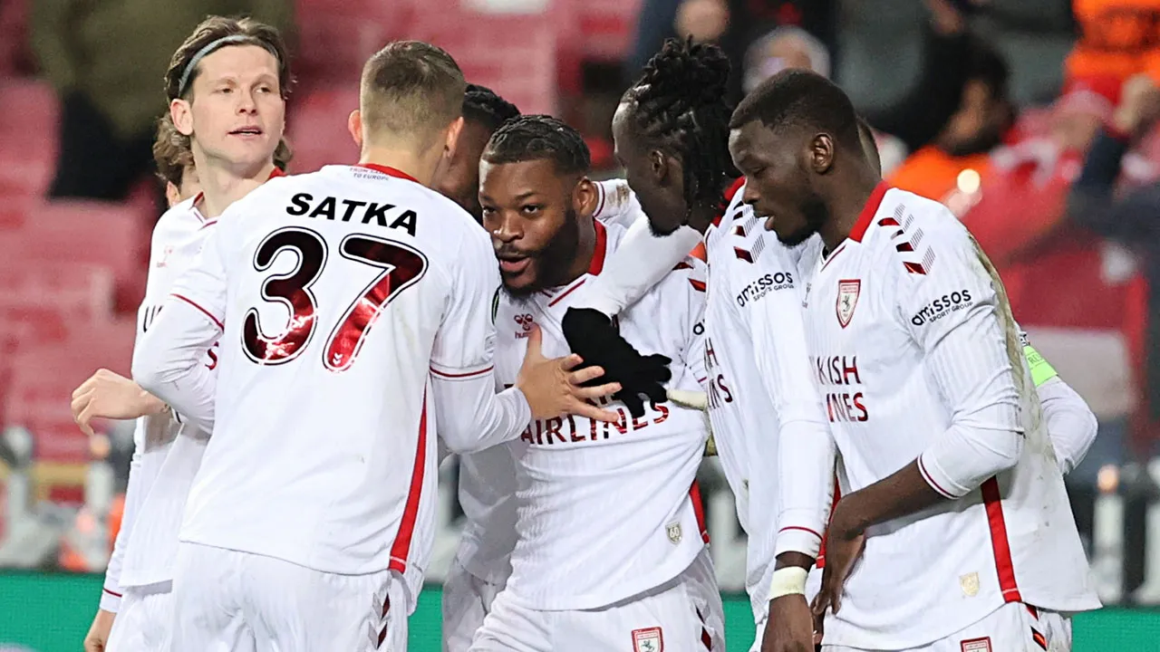 SAMSUNSPOR'DAN TARİHİ BAŞARI!