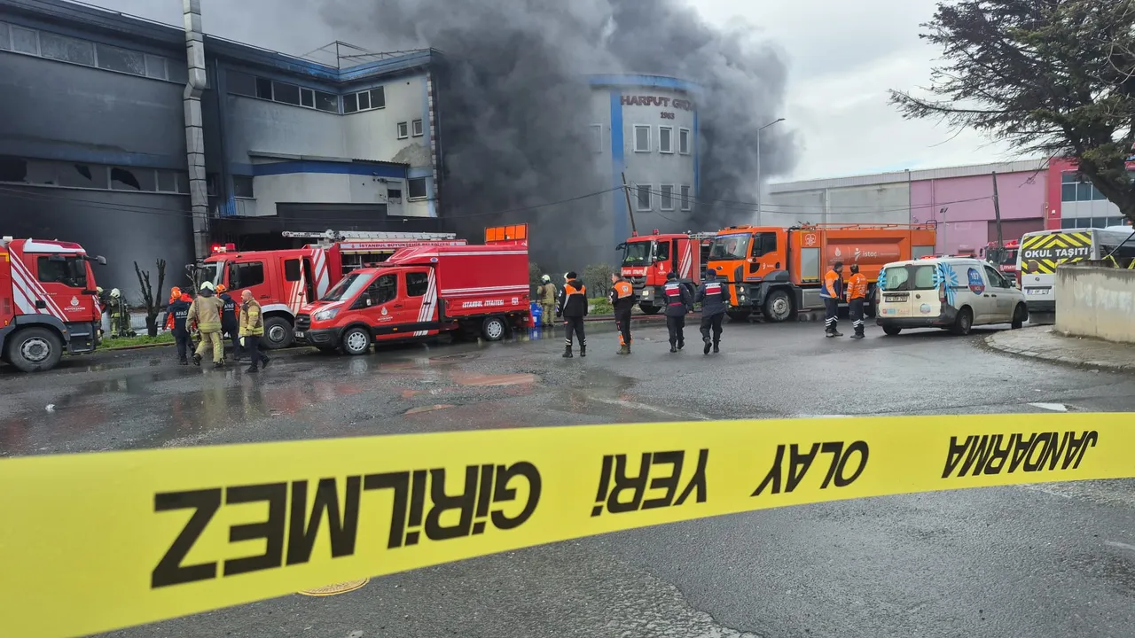 Silivri'de korkutan fabrika yangını!