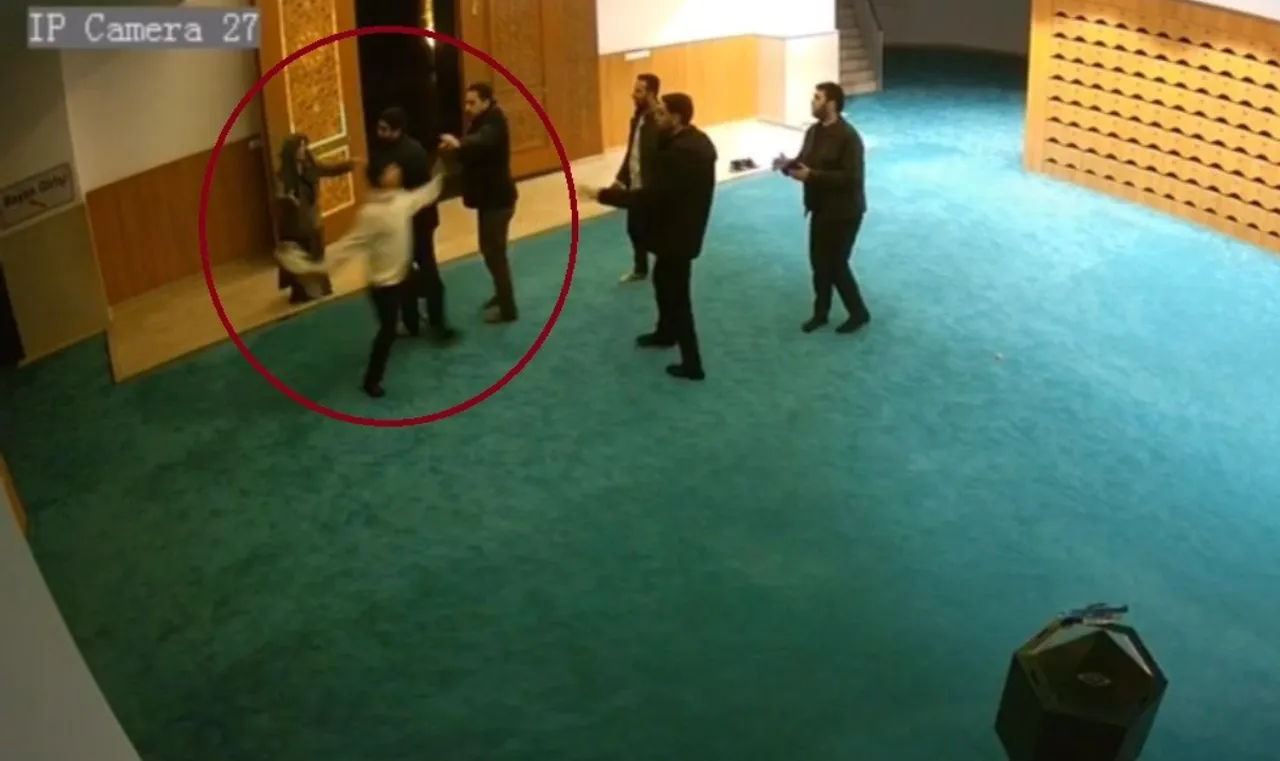 Teravih çıkışı ayakkabılarını bulamadı! Cami görevlilerine saldırdı