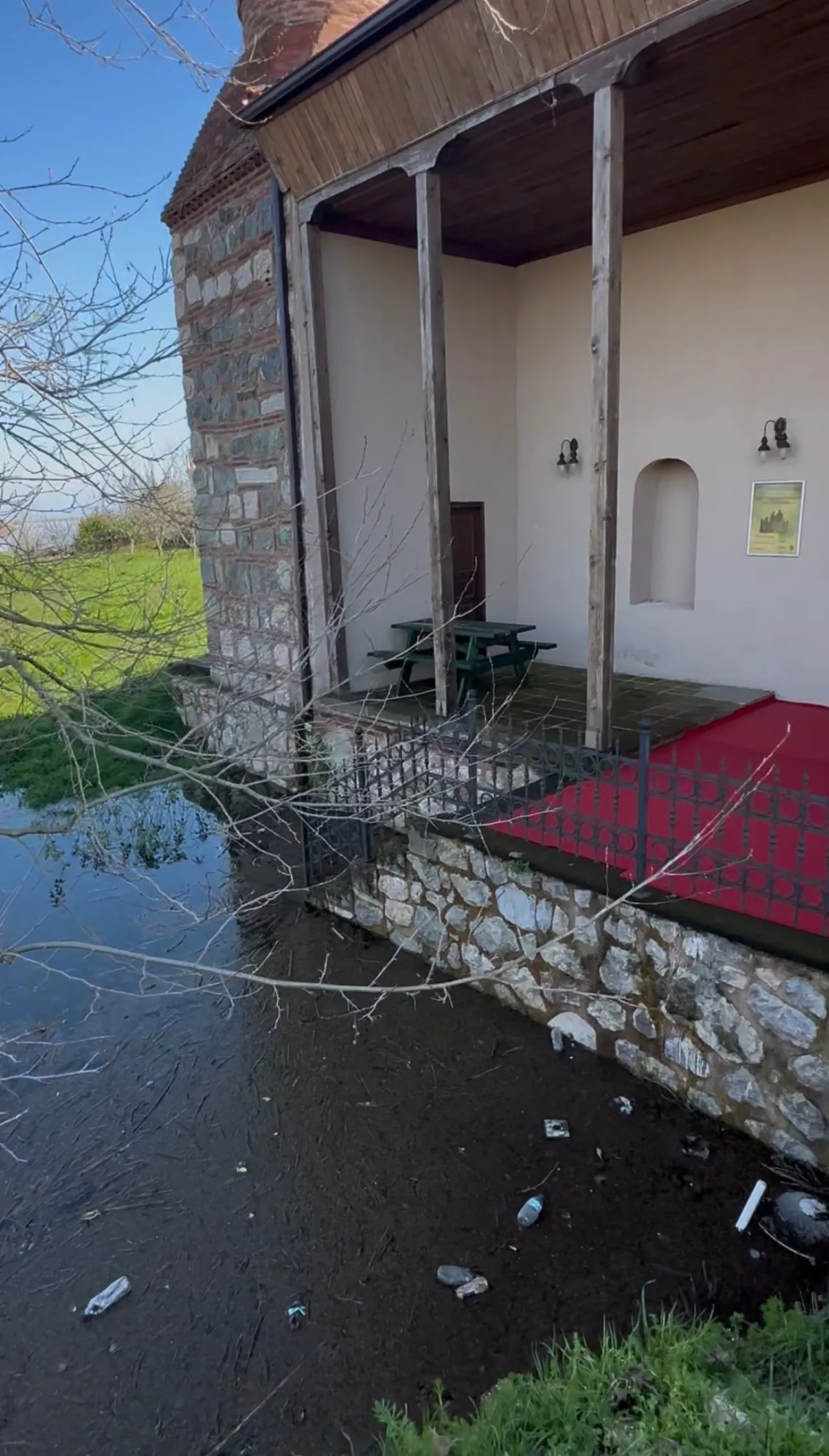 Uluabat’ta alarm! 625 yıllık Valide Sultan Camisi tehdit altında