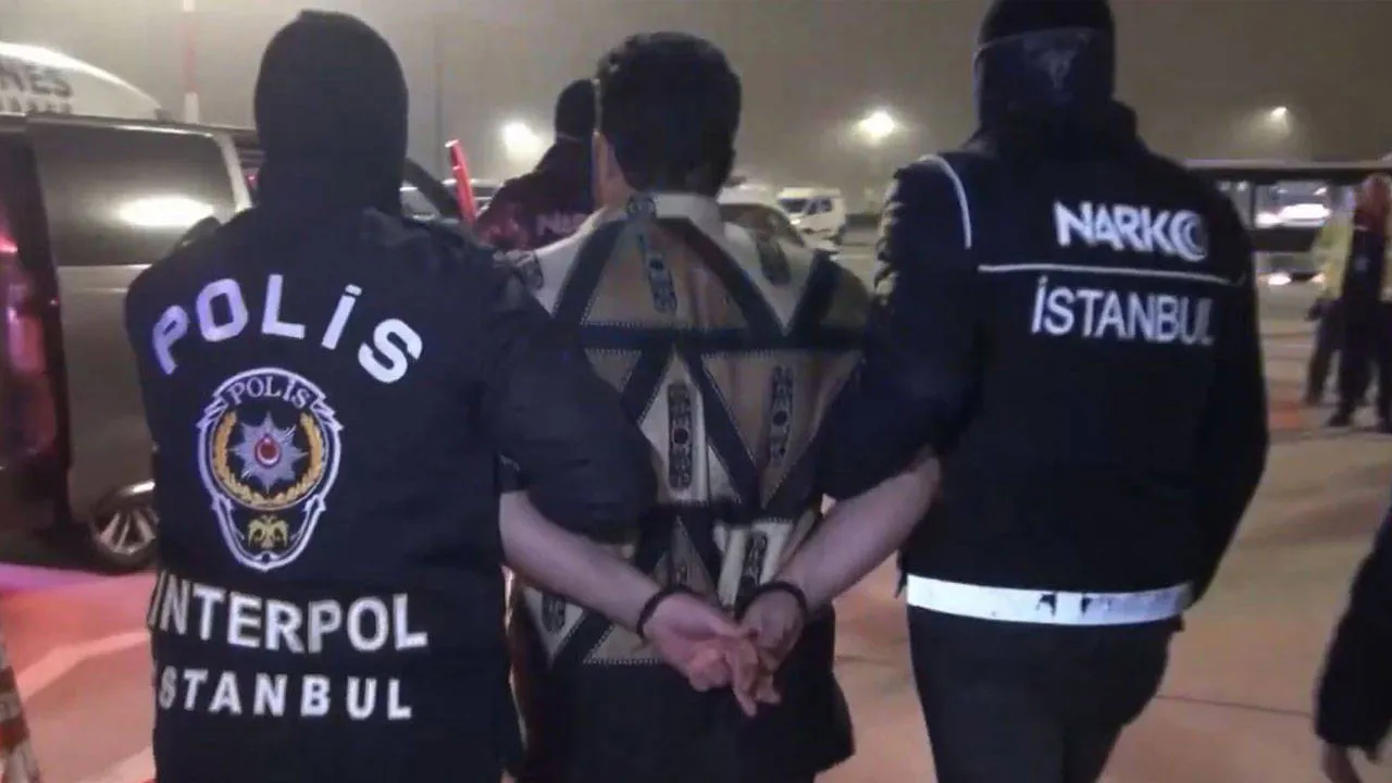 10 ülkede nefes kesen operasyon! 23'ü kırmızı bültenli 41 suçlu Türkiye'ye getirildi