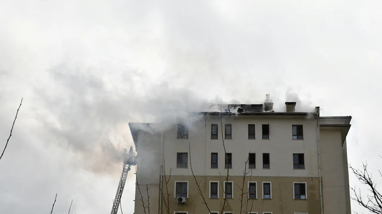 Batman'da 10 katlı binada korku dolu anlar! Yangında 21 kişi hastanelik oldu