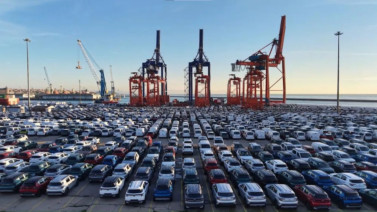 Binlerce sıfır kilometre otomobil Haydarpaşa Limanı'na indi! İkinci el piyasası karışacak