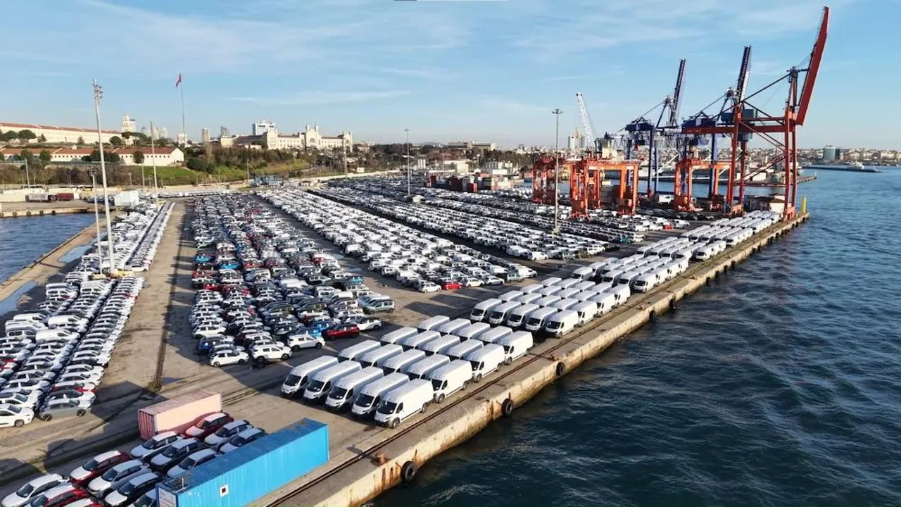 Binlerce sıfır kilometre otomobil Haydarpaşa Limanı'na indi! İkinci el piyasası karışacak