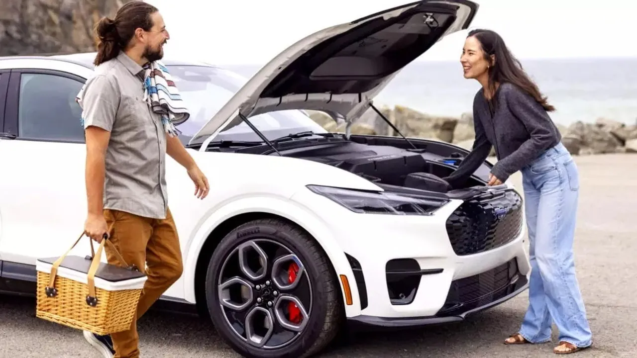 Ford’dan tartışmalı opsiyon kararı: Elektrikli modelde ön bagaj 500 dolar oldu
