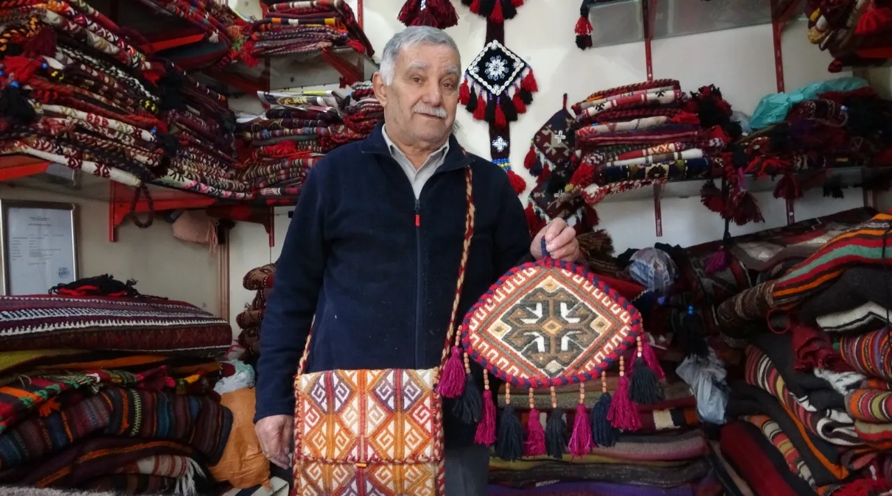Hobiden mesleğe uzanan bir emek öyküsü: Geleneksel heybe dokumacılığı bu atölyede yaşıyor