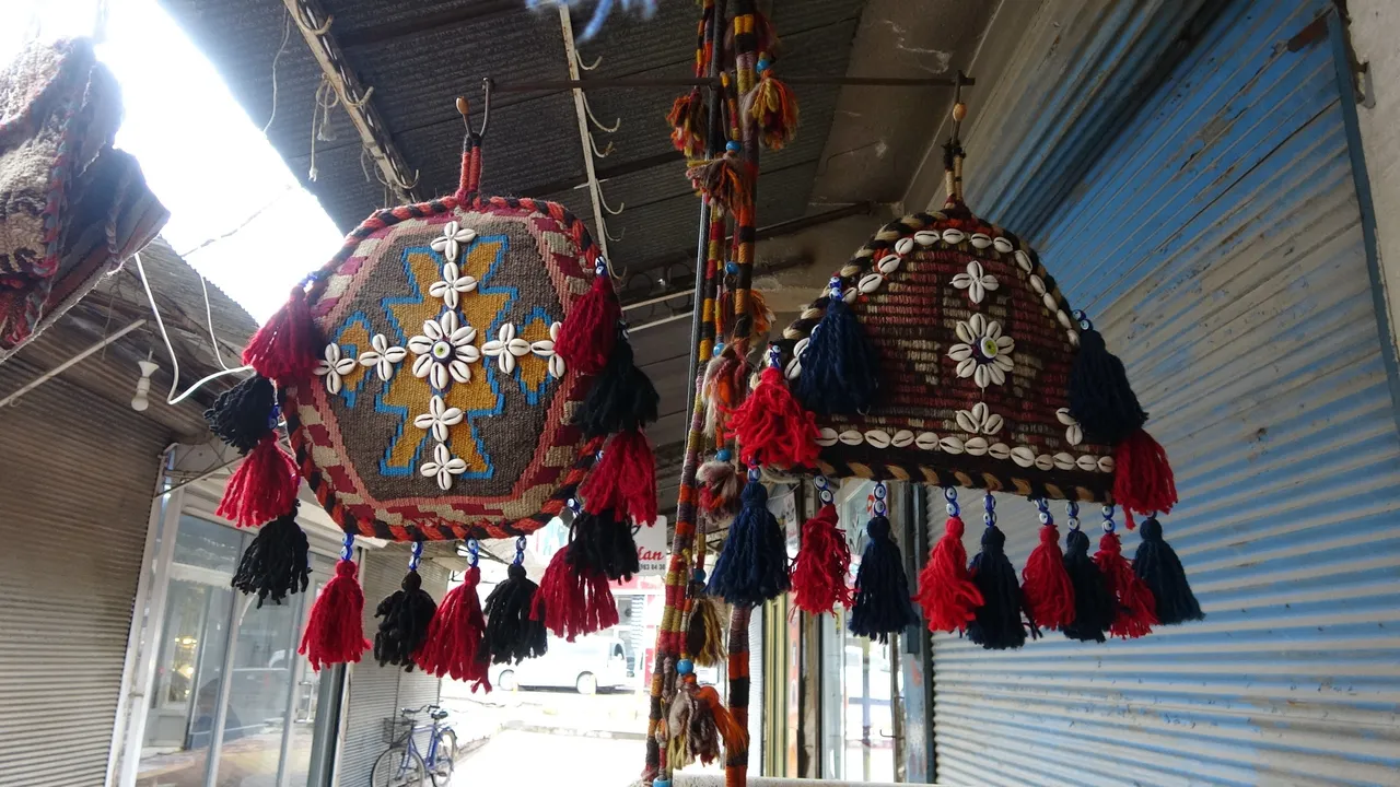 Hobiden mesleğe uzanan bir emek öyküsü: Geleneksel heybe dokumacılığı bu atölyede yaşıyor