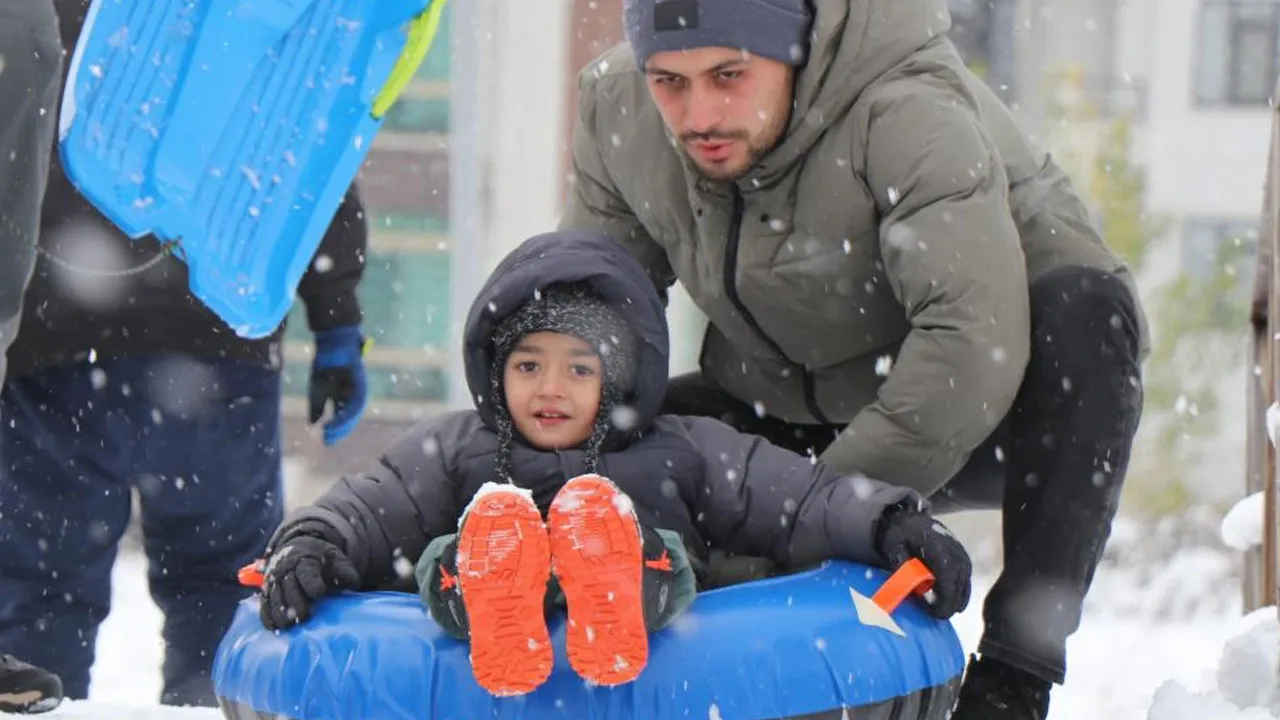 İki ilde okullar tatil edildi! Valiliklerden açıklama geldi