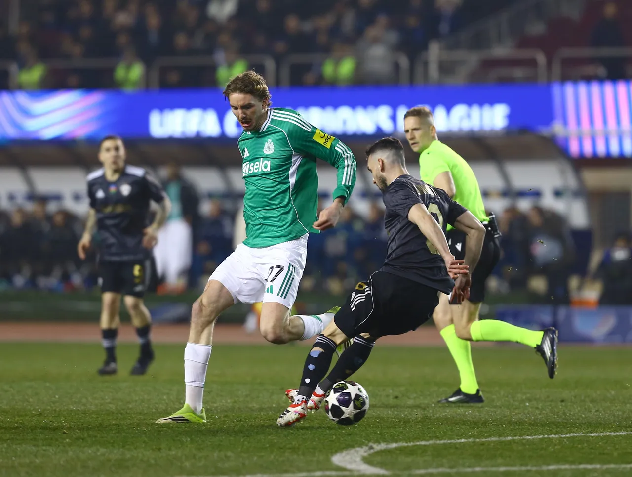Karabağ ile Premier Lig ekibi Newcastle United, Bakü'deki Tevfik Behramov Stadyumu'nda karşılaştı.