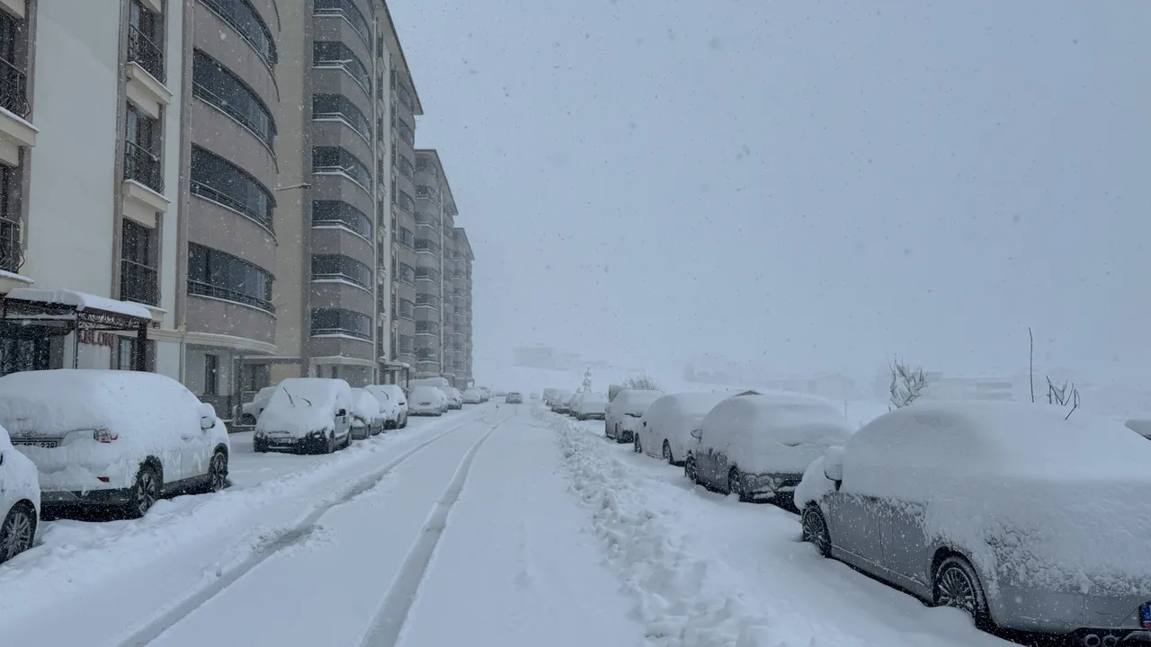Kar, İç ve Doğu Anadolu’da etkisini artırdı: Beyaz örtü yurdu sardı
