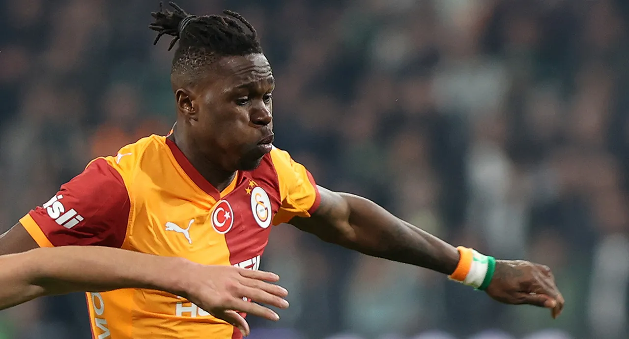 Galatasaray, 30,7 milyon euro bonservis ödediği Wilfried Singo ile 5 yıllık kontrat yaptı.