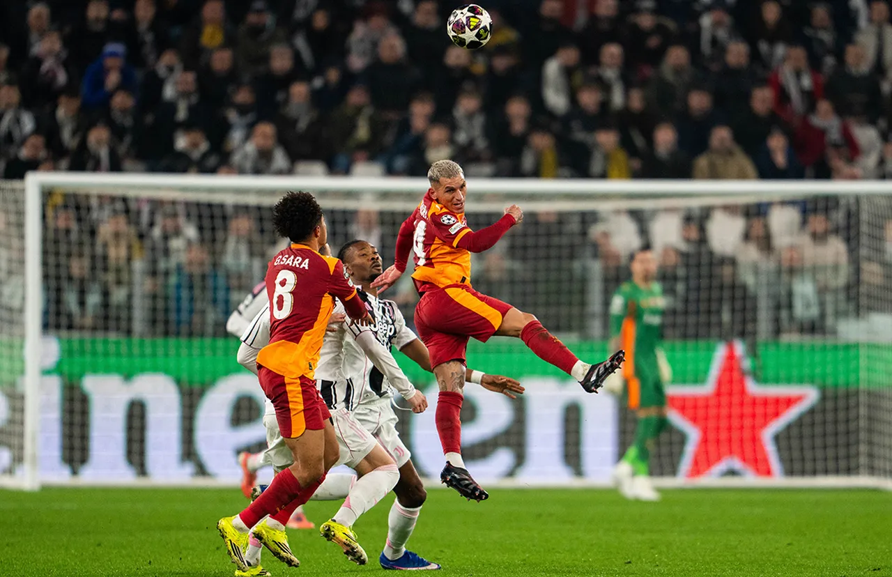 Sara beklentilerin uzağında kaldı, sakatlanan Torreira maçı tamamlayamadı.