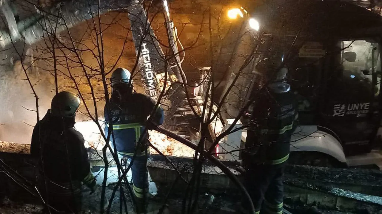Ordu'da feci olay: Ahırdaki büyükbaş hayvanlar yandı