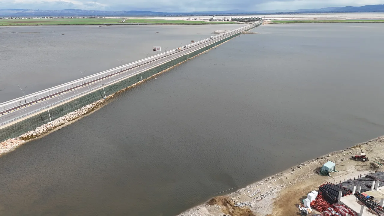 Ovaydı göl oldu! Kuraklığın ardından gelen yağmur, 5 bin dönüm sular altında bıraktı