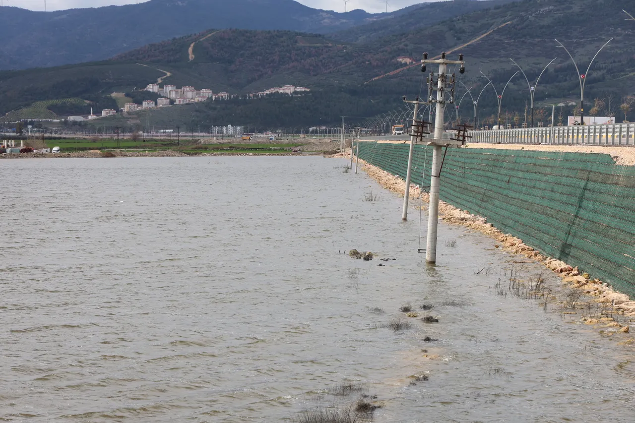 Ovaydı göl oldu! Kuraklığın ardından gelen yağmur, 5 bin dönüm sular altında bıraktı