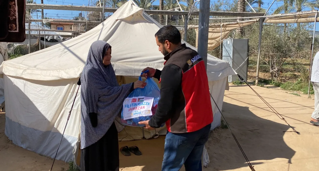 Sadakataşı Gazze’ye yardım konvoyu ulaştırdı