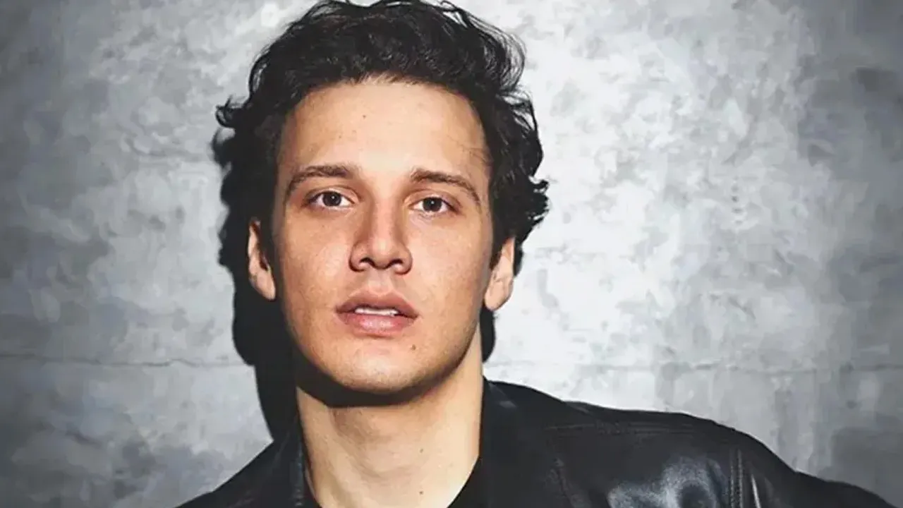 Şarkıcı Edis havaalanında gözaltına alındı