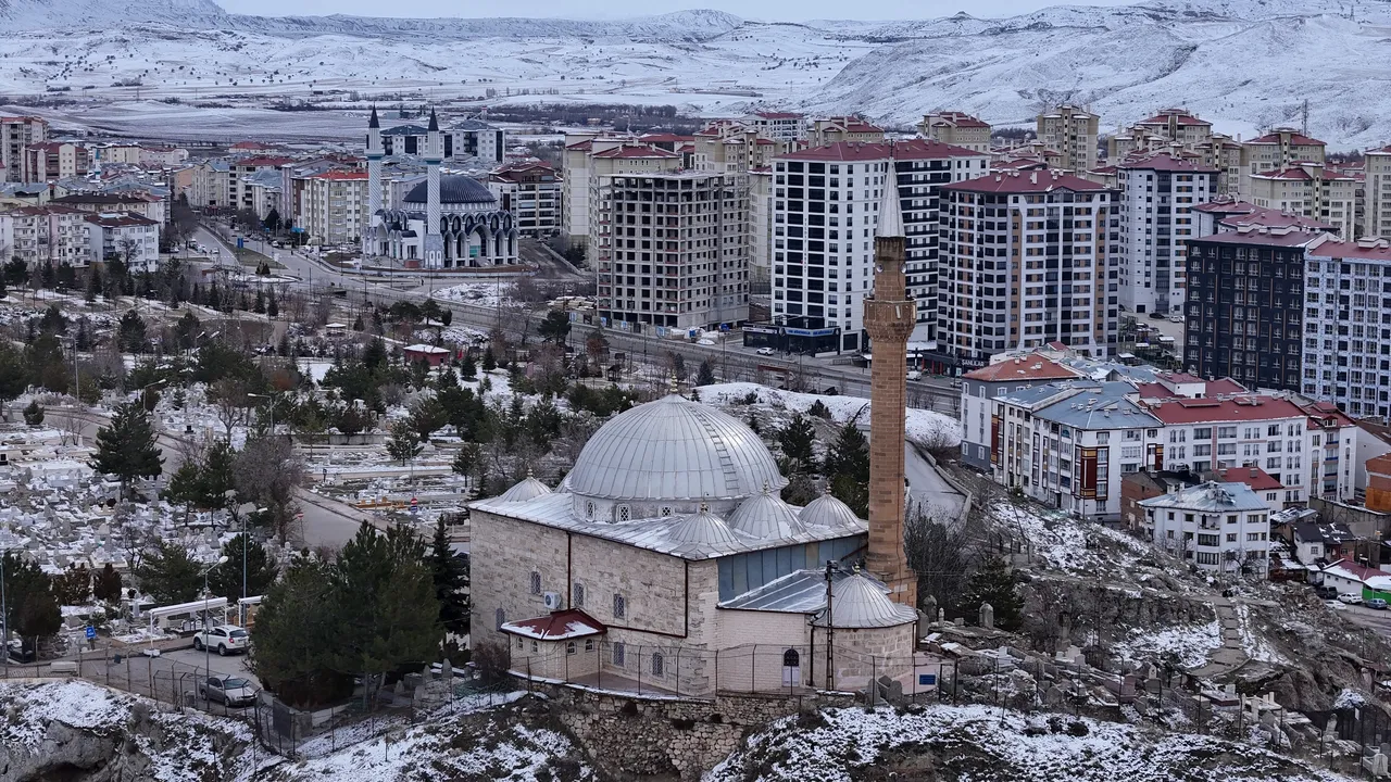 Uçurumun kıyısındaki manevi durakta Ramazan yoğunluğu