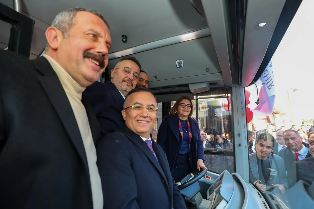 Yıkımın ortasında yeniden diriliş: Halep...