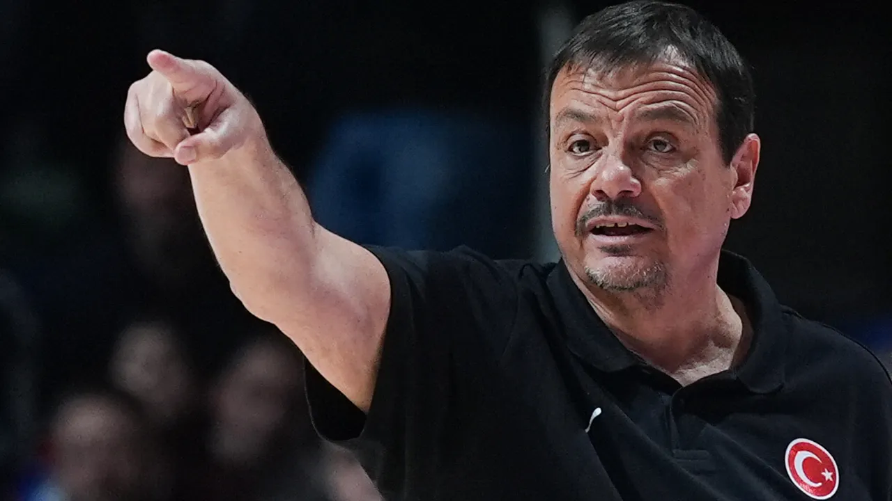 12 Dev Adam'dan 3'te 3! Ergin Ataman: Tarihi bir galibiyete imza attık