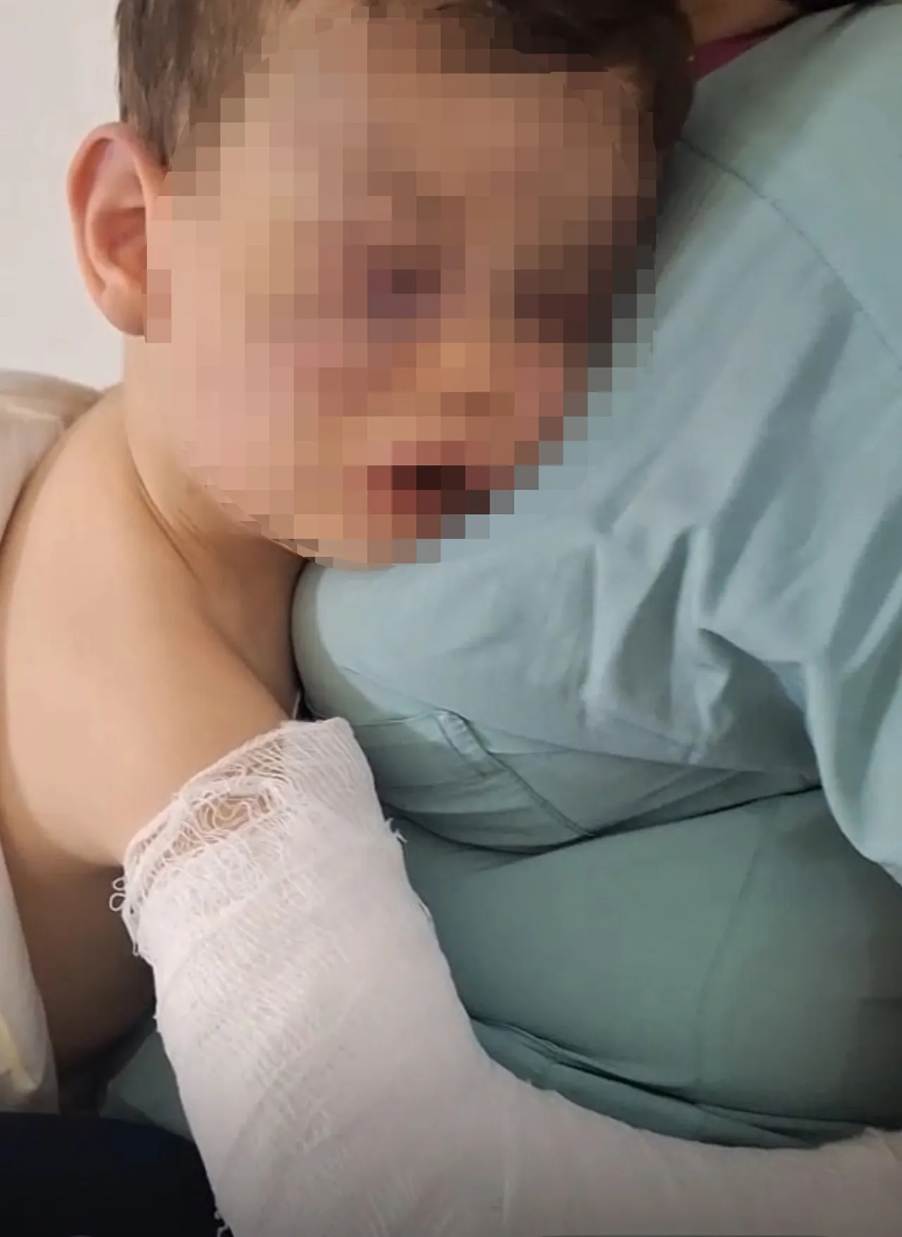 2 yaşındaki Aren’e dehşeti yaşatmışlardı! Anne ve sevgilisine hapis cezası…