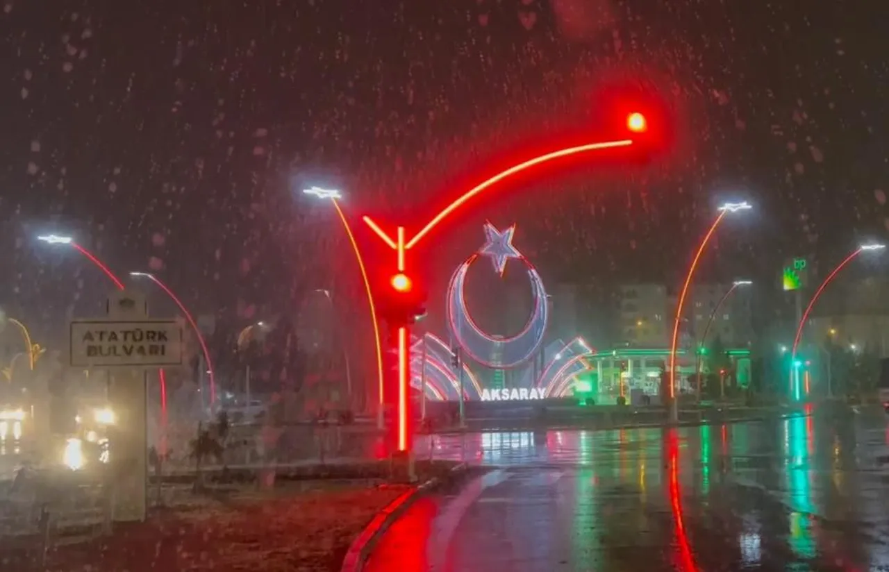 Aksaray'da kar başladı! Kent kısa sürede beyaz örtü ile kaplandı