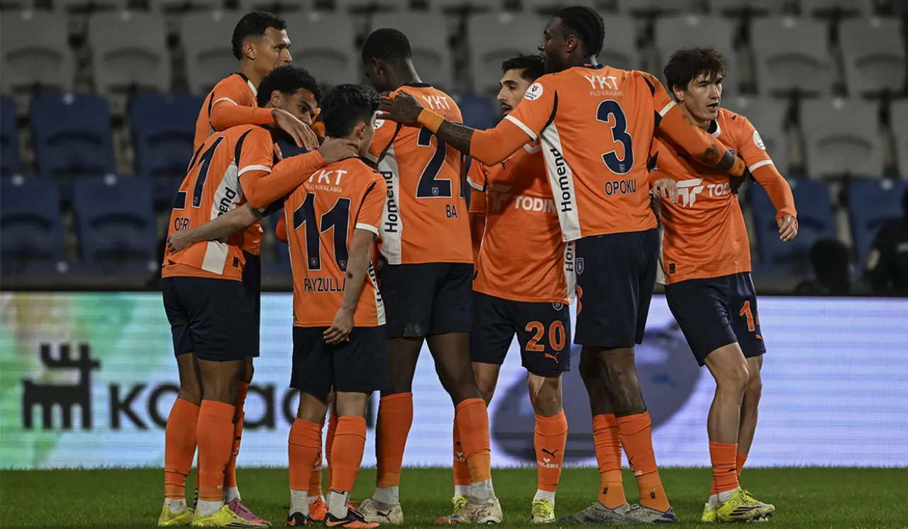Başakşehir, evinde ağırladığı Konyaspor'u 2 golle geçti