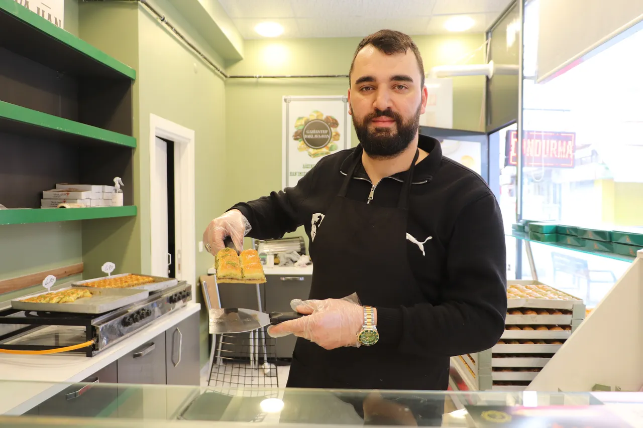 Bayram öncesi sahte baklava uyarısı: ‘Boğazı yakıyorsa glikozdur’