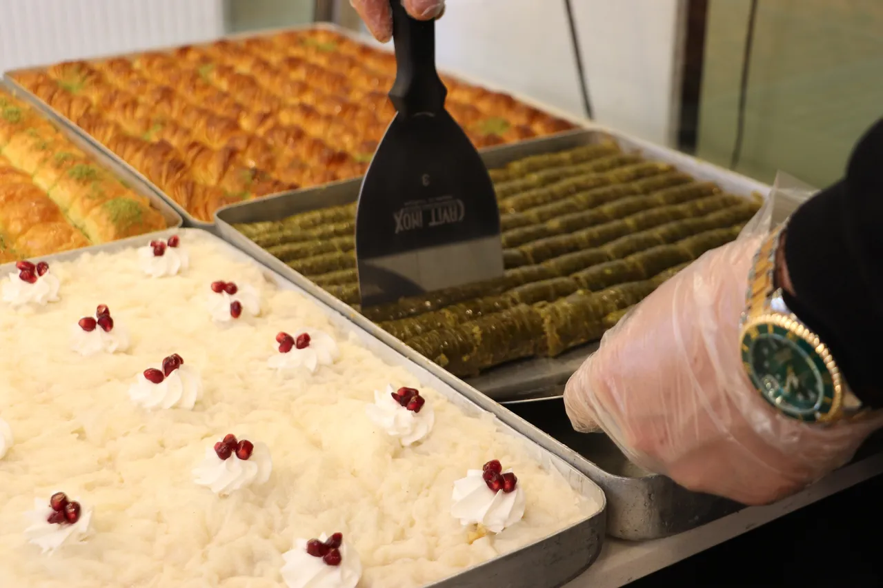 Bayram öncesi sahte baklava uyarısı: ‘Boğazı yakıyorsa glikozdur’
