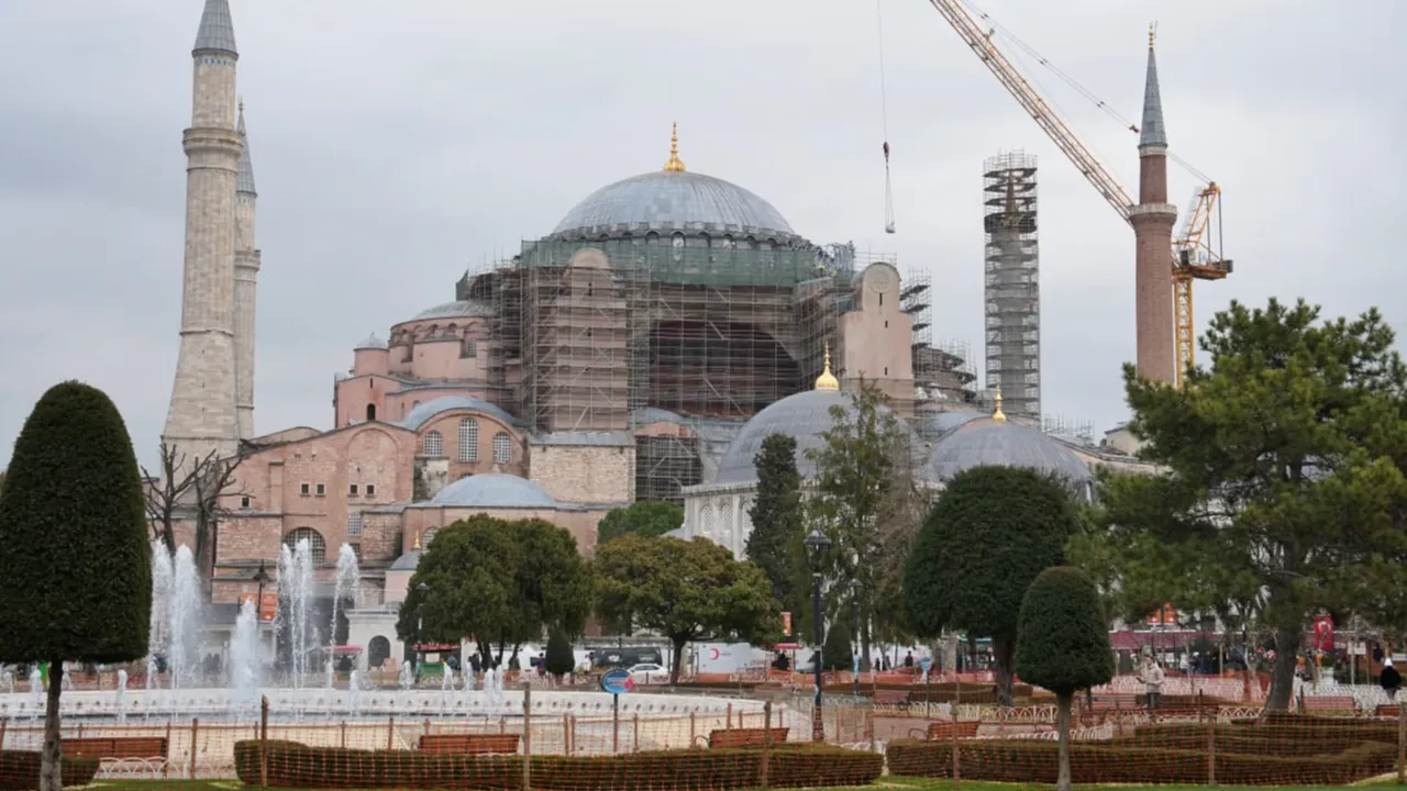 Fatih’in emaneti aslına dönüyor: Ayasofya’da çok katmanlı restorasyon