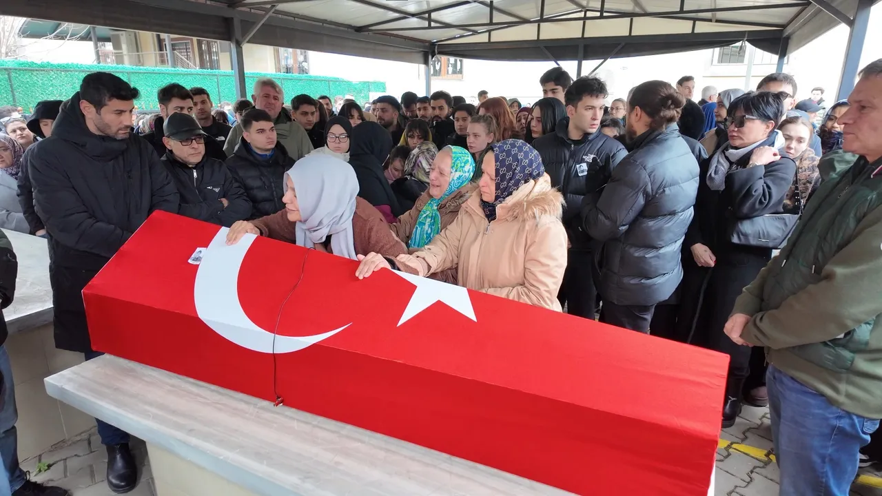 Genç oyuncu İbrahim Yıldız son yolculuğuna uğurlandı