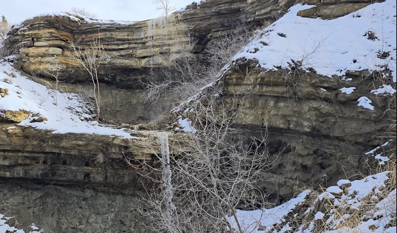 Harput’ta doğa ziyafeti: Kayalıklardan süzülen sular görsel şölen sunuyor