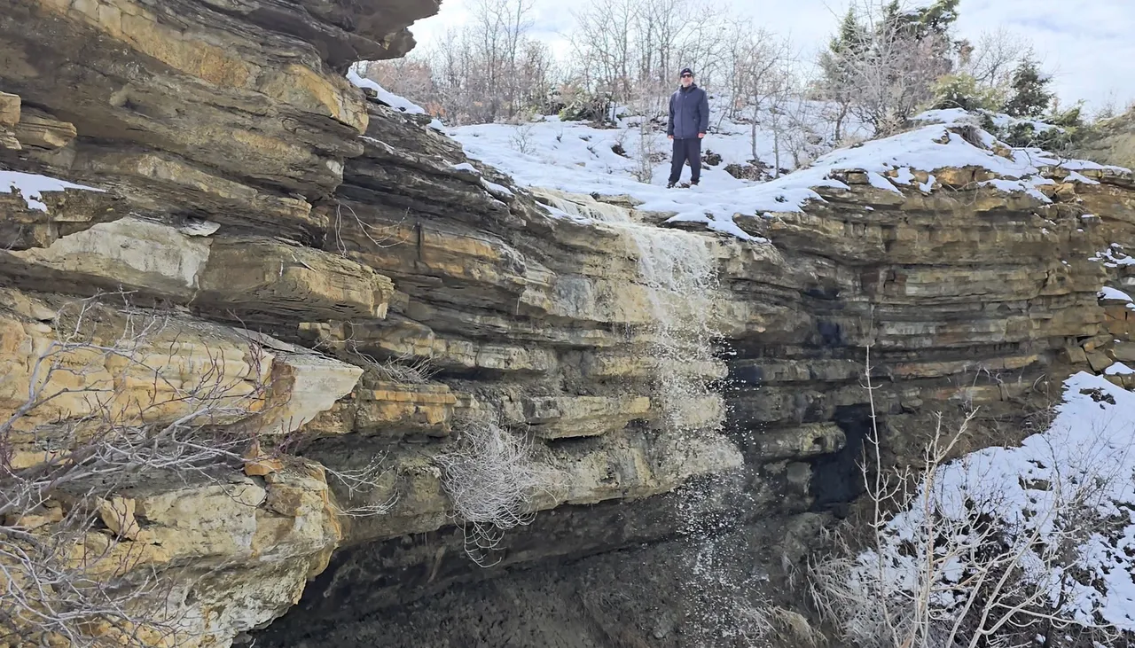 Harput’ta doğa ziyafeti: Kayalıklardan süzülen sular görsel şölen sunuyor