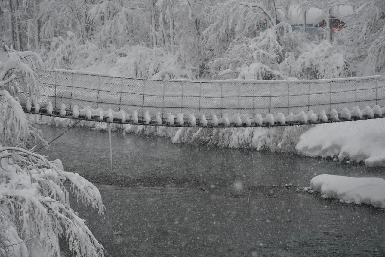 İki gündür aralıksız yağıyor! Köylere ulaşım durdu, ekipler gece gündüz çalışıyor