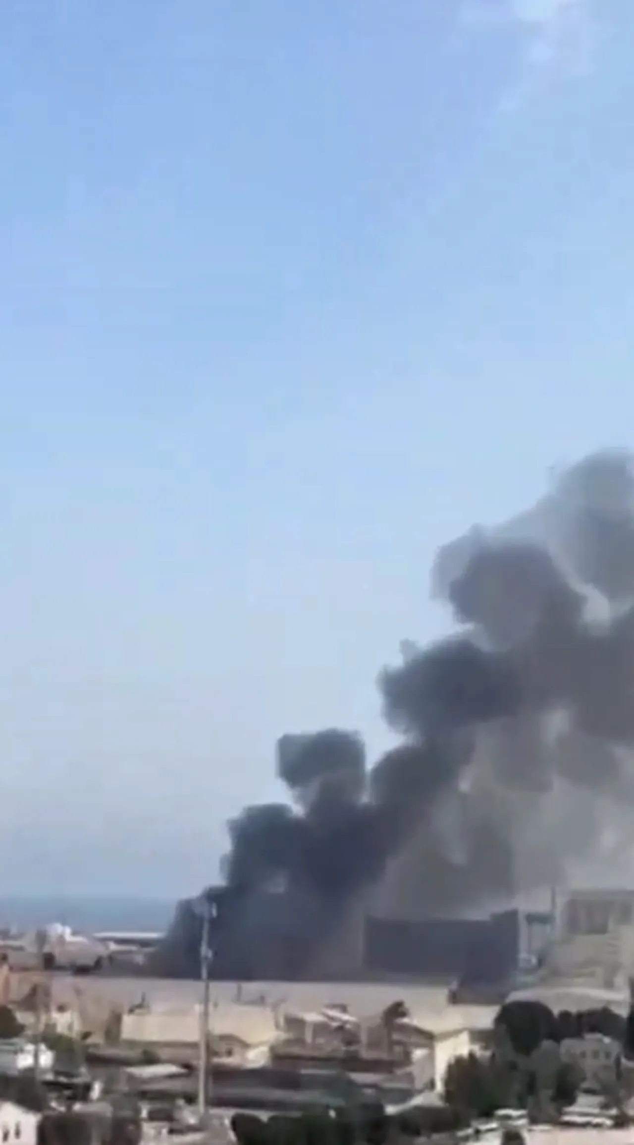 İran’a ait Shahed tipi kamikaze insansız hava aracı, Bahreyn’de bulunan ABD Donanması’na ait askeri üssü hedef aldı.