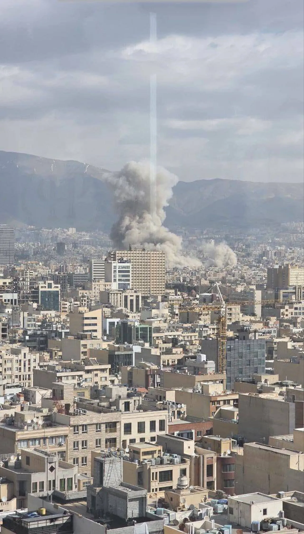 İsrail ve ABD, İran'a saldırı başlattı! Trump'tan ilk açıklama, Tahran'da art arda patlamalar...