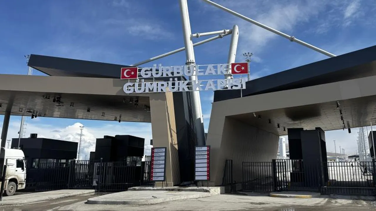 İsrail ve ABD, İran'ı vurdu! Gözler Türkiye sınırına çevrildi