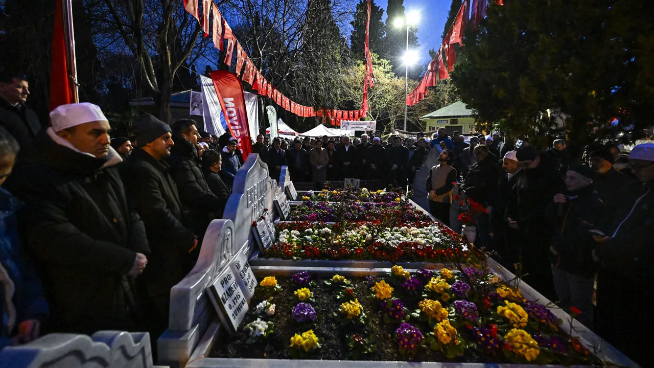 Necmettin Erbakan, vefatının 15. yıl dönümünde kabri başında anıldı