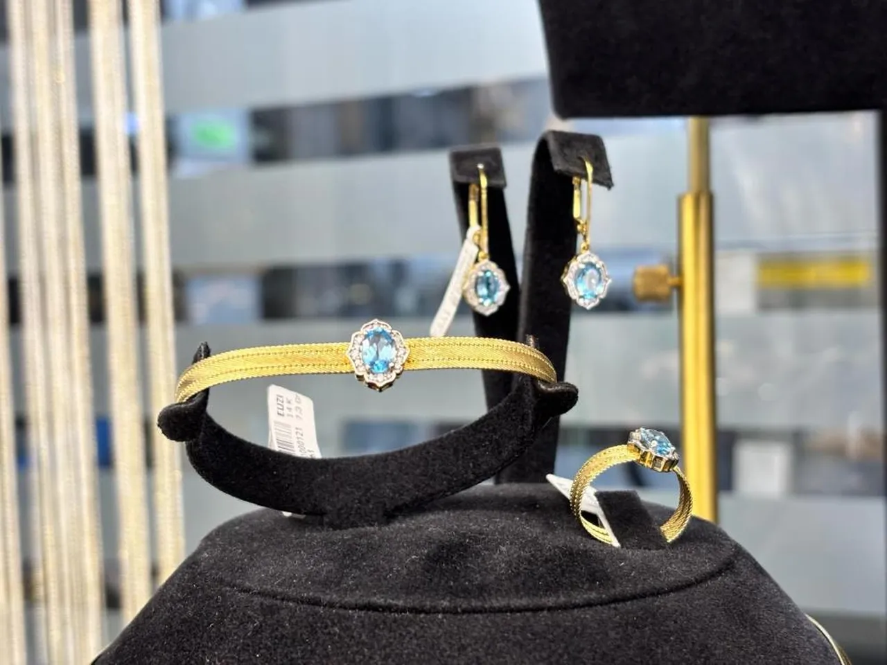 Savaşlarda zırhtı, kadınların baş tacı oldu! Otomobil fiyatı ile yarışıyor