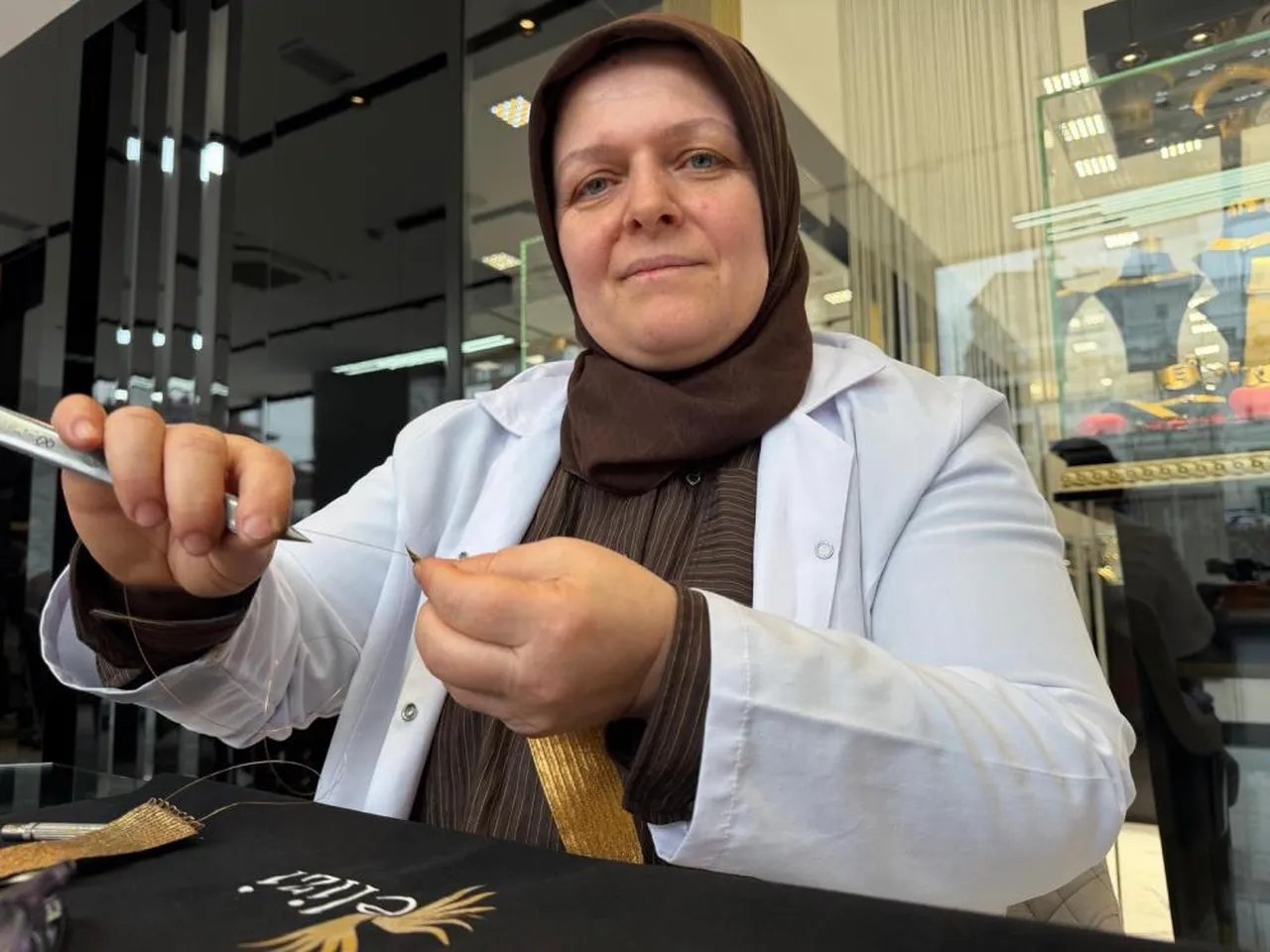 Savaşlarda zırhtı, kadınların baş tacı oldu! Otomobil fiyatı ile yarışıyor