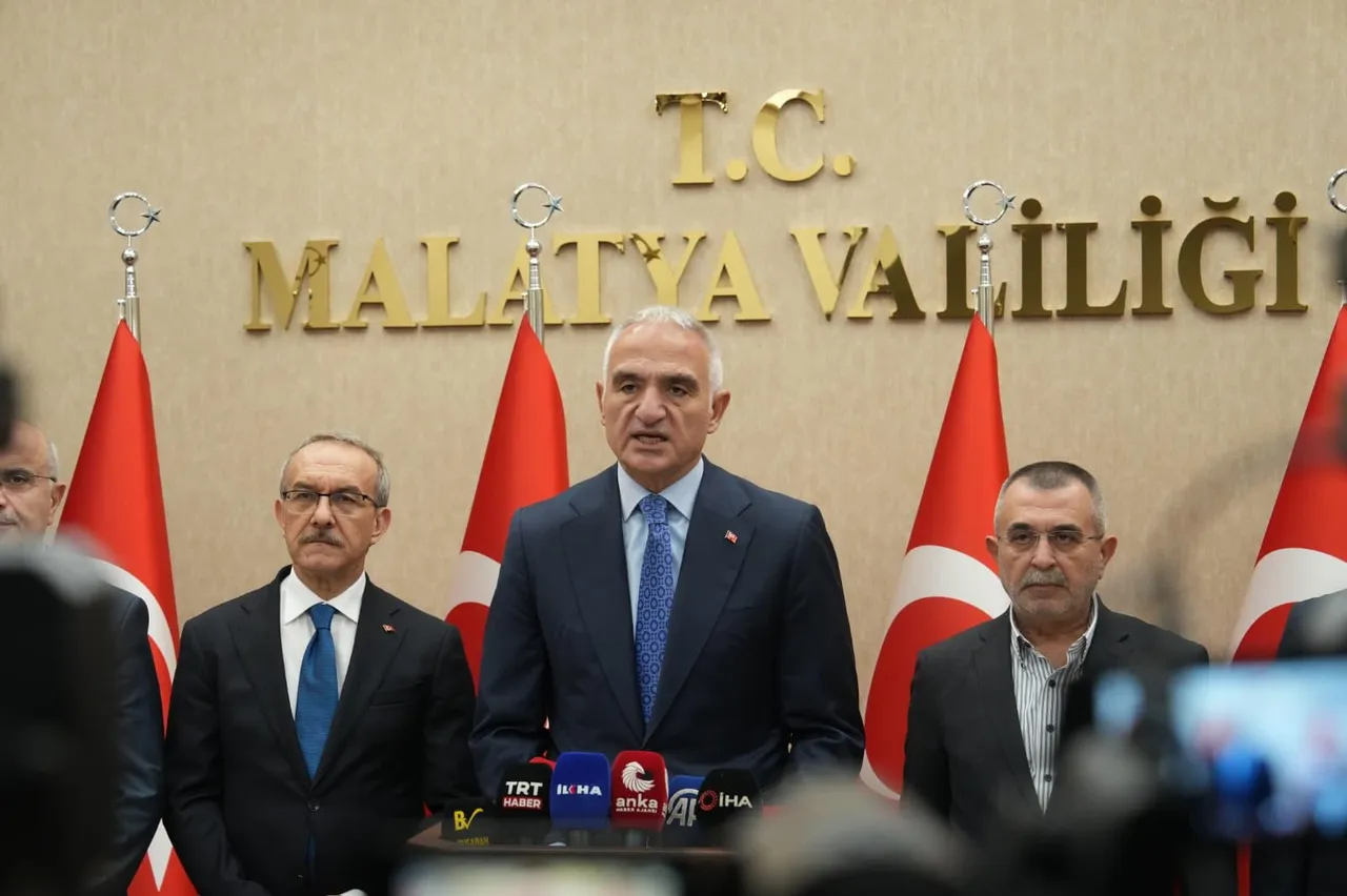 3 yıl sonra ortaya çıktı! 6 Şubat depreminde Bakan Ersoyun olduğu bina kısmen çökmüş